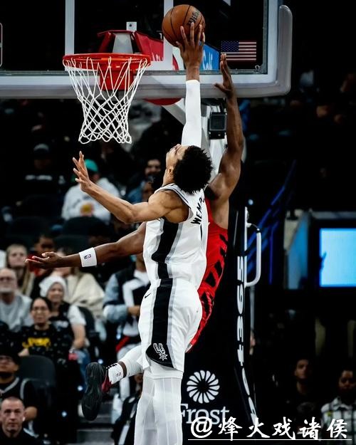 文班34+13+11马刺险胜国王 独行侠力克开拓者