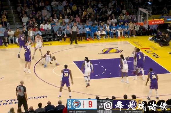 拉拉维亚晃倒杰威瞬间引爆媒体热议